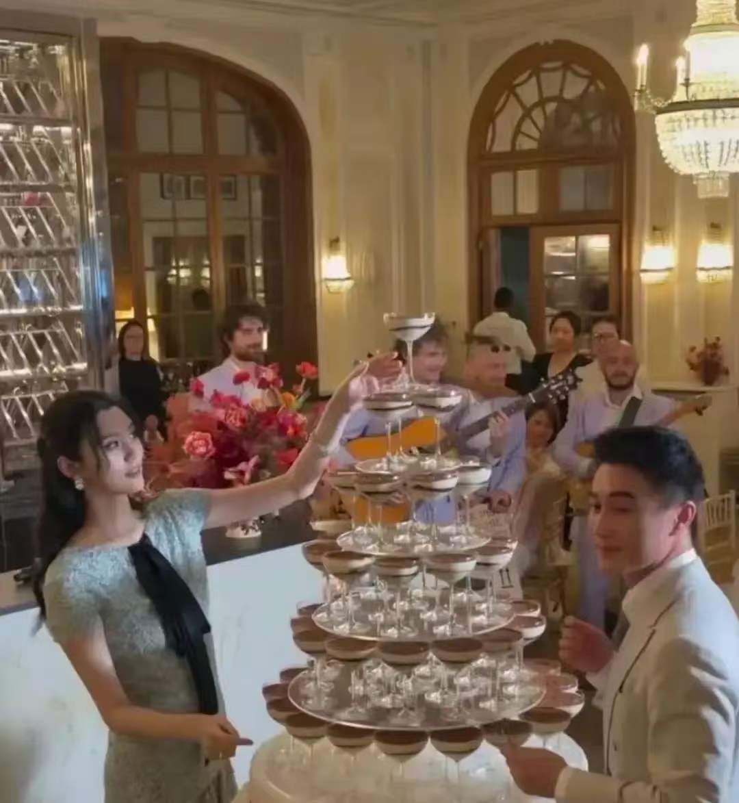 奚梦瑶晒夫家婚嫁敬茶礼！有一说一，四太给儿子女儿都舍得花钱… ​