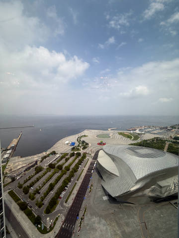 住达利安，早上拉开窗帘一看，哇塞，这不仅是海景房啊，还是舰景房。<br...