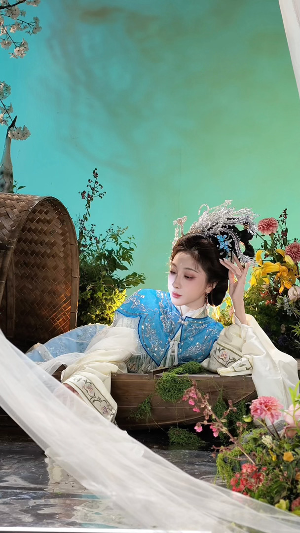 张小婉古风live图真是绝了，古风美人既视感🌟，简直美得毫不费力啊🤩 ​​​