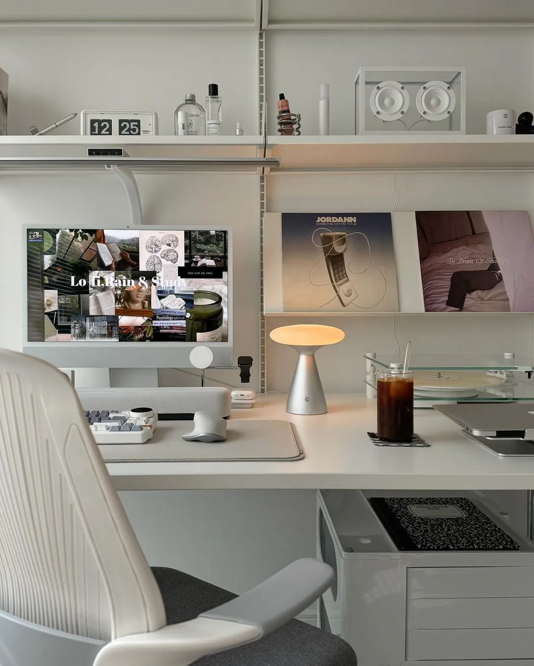 氛围感满满的工作角落