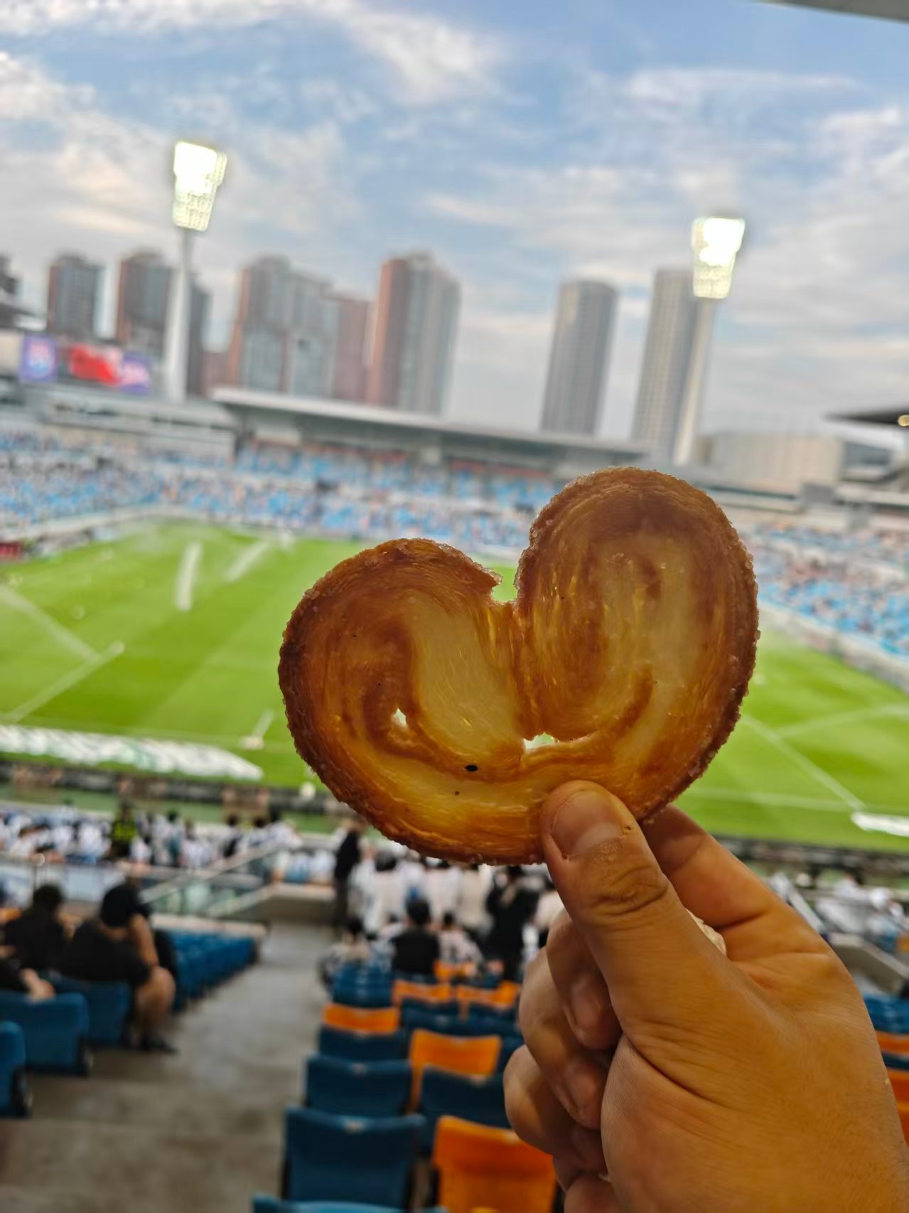 #天津津门虎[超话]# 这里又是赛后的村灰的小作为时间

对阵西海岸的结果说实话，能接受，毕竟人家现在是前三，目标是亚冠2级联赛的球队，但是还是有些惋惜，基莱斯的曲线射门，科尔多瓦被扑的头球，陈哲宣的远射，这些都是让人频频抱头的瞬间，当然，我虽然看球，但是我也不如赛后骂街的懂球，如果你觉 ​