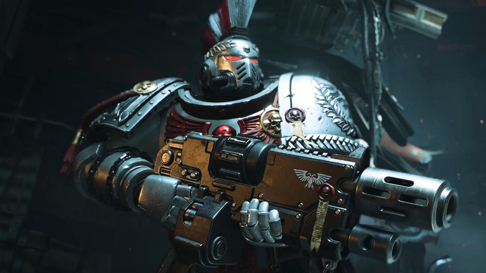 《战锤40K：星际战士2》第一次让你在PvE里当混沌星际战士二周年更新上线这天，《战锤40K：星际战士2》第一次把混沌星际战士塞进玩家手里。这款第三人称动作射击游戏在2024年9月9日发售，玩法是穿动力甲、组队清泰伦虫族。过去两年，玩家在合作打怪的PvE模式里一直只能当忠诚派；10月2日上线的15号免费补丁把这件事翻了过来：新的混沌围攻模式里，玩家可以扮演混沌星际战士，在阿瓦拉克斯两处战区迎战泰伦虫族、卡迪安守军和忠诚派星际战士。免费部分不止换阵营。新出的坩埚系统让玩家主动给自己上减益词条，完成任务后换恸哭者战团护甲；战术、突击、壁垒、技术军士四个职业都能拿单手雷霆锤。第三季季票的首两款外观包同天开卖，一款太空野狼冠军，一款驱魔者战团。同一天，游戏正式进入第三年运营，路线图里还留着一个全新职业“药剂师”。从两年里只能清虫子的忠诚派，到第一次能站到混沌一边，这个更新真正值得看的地方，是它没有只发皮肤，而是把一个从前只作为背景存在的阵营变成了可玩内容。 战锤40K