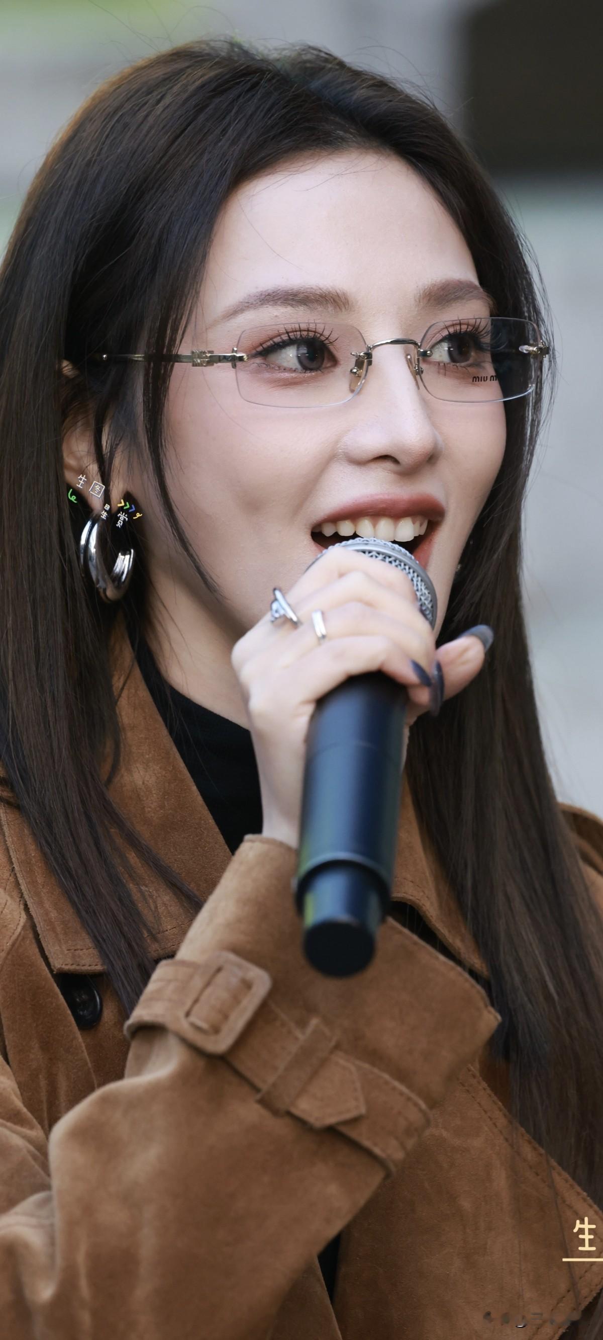 彭小苒暗河传北京见面会 高智感女教师，被硬控住了！！！