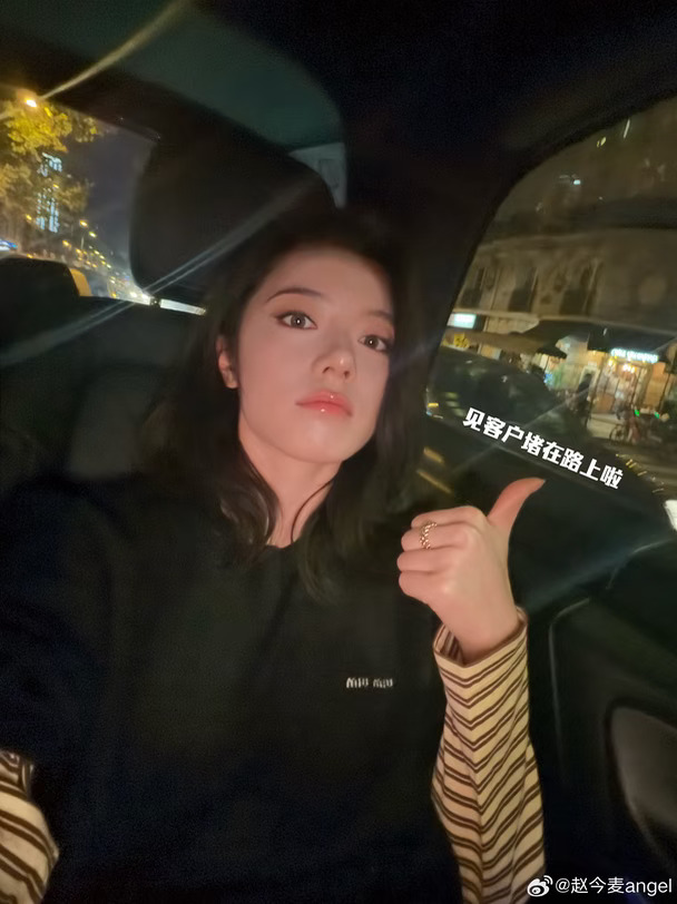 好喜欢她撇嘴😕啊