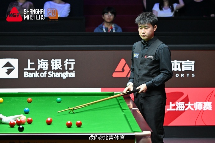 2026斯诺克上海大师赛第二轮，赵心童大比分6-2战胜丁俊晖，晋级八强...