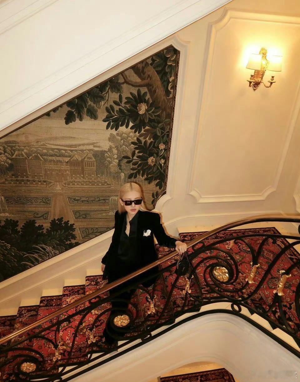 #ROSÉ[超话]# 朴彩英来巴黎必去的一个地方 ​