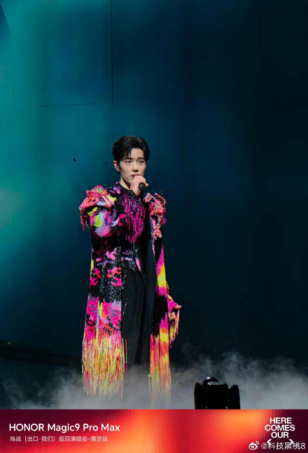 谁懂啊！#荣耀Magic9# 不愧是肖战代言的，拍演唱会里的肖战也太出片啦
#肖战演唱会##荣耀Magic9舞台神器# ​