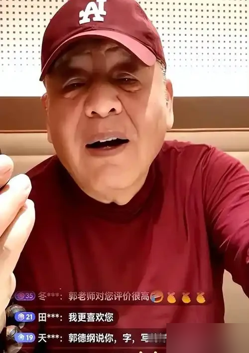 当年全行业排挤的郭德纲，如今破了相声门规，没人敢吱声！
相声演员刘惠按门规辈分，得喊郭德纲一声师叔。郭德纲私下只叫人家惠哥、爷们儿，一点不拿辈分压人。
早年郭德纲因为师承不清，被整个相声圈排挤，骂他是没名分的海青。侯耀文要收他的时候，连师胜杰都出面劝阻，怕引发行业争议。
说到底，规矩从来都是给