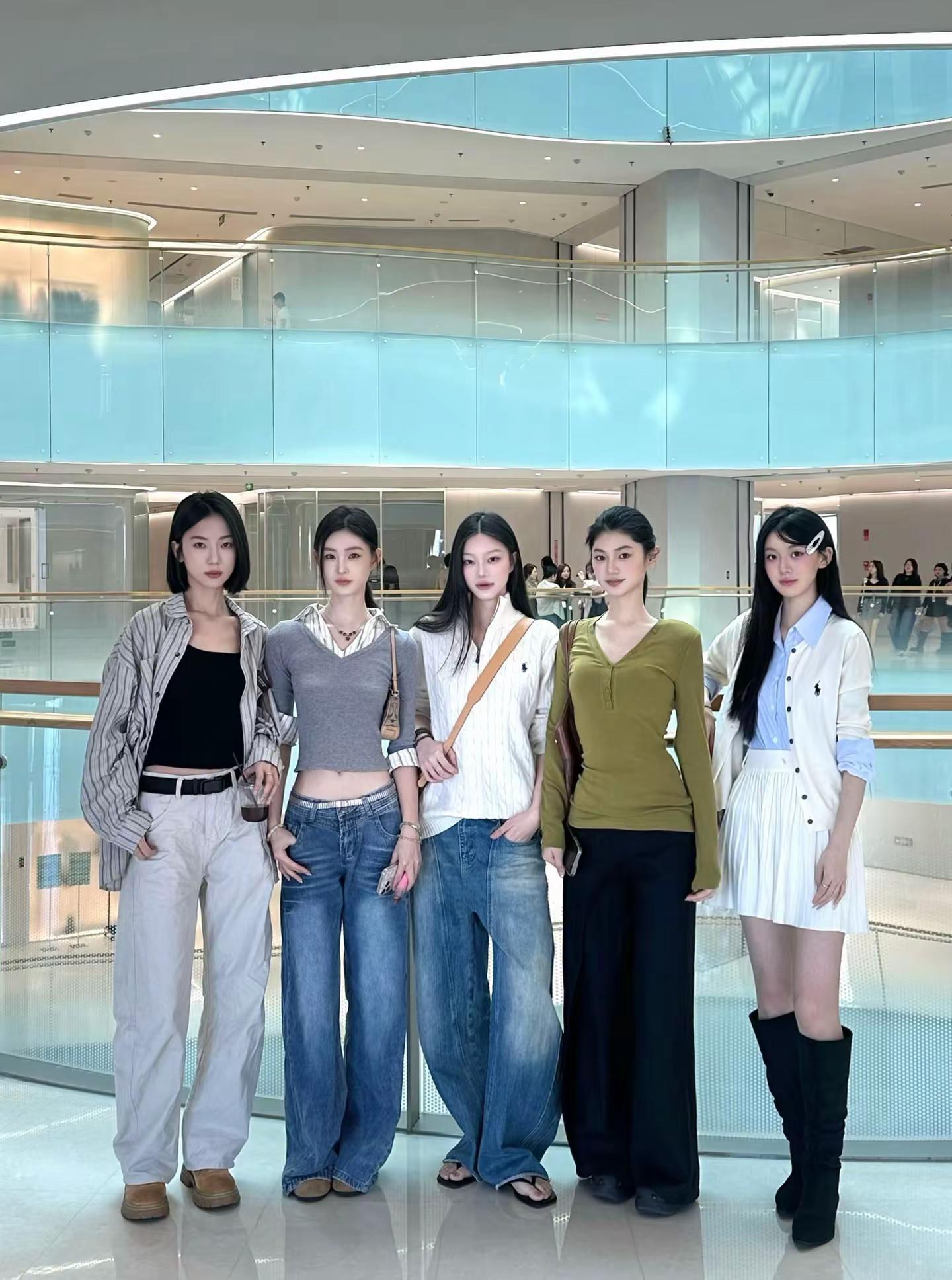 <p>街拍小姐姐穿搭秀 靓女出街 姐妹花 街拍 小姐姐们 <!--{i...