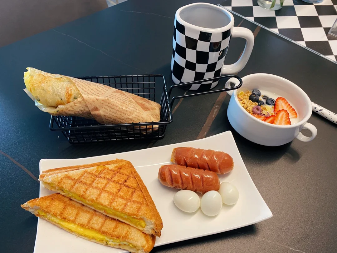 早餐打卡／烤肠／三明治