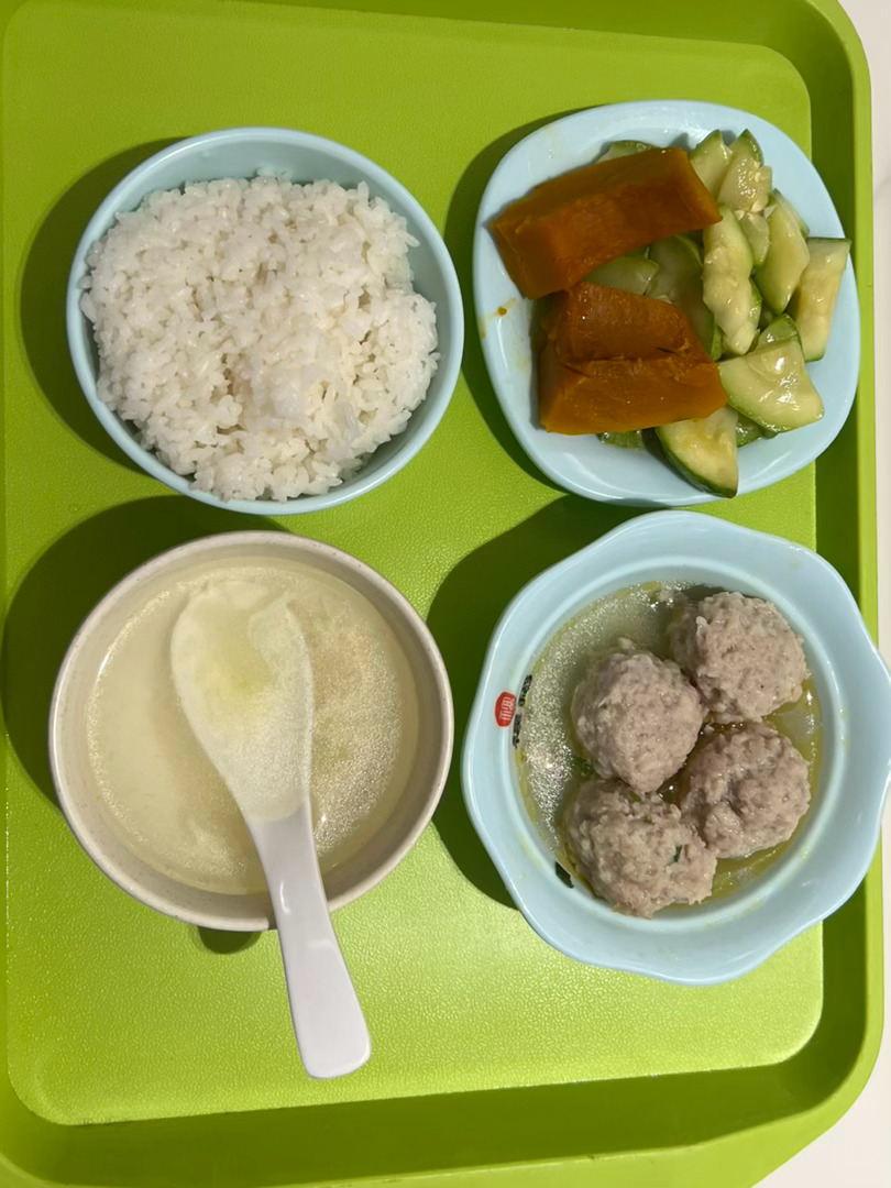 #我の机智的上班生活# 每一天都过得好快呀，又好慢呀，我不知道呀。
天天像在做梦一样困，日子怎么过的我真快忘了。 ​
