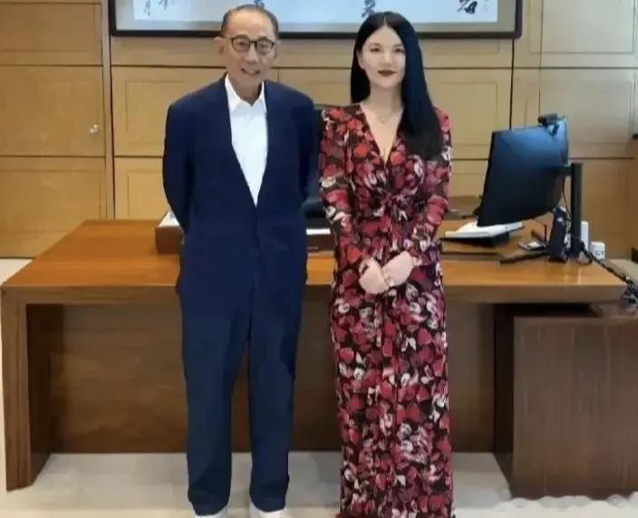 几个月没露面李湘瘦到认不出，形象变好又赢得健康这是聪明的选择三个月没露...