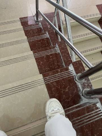 我真是有病  恶搞了朋友 忍不住一直笑 <br />午休时间怕吵到同事...