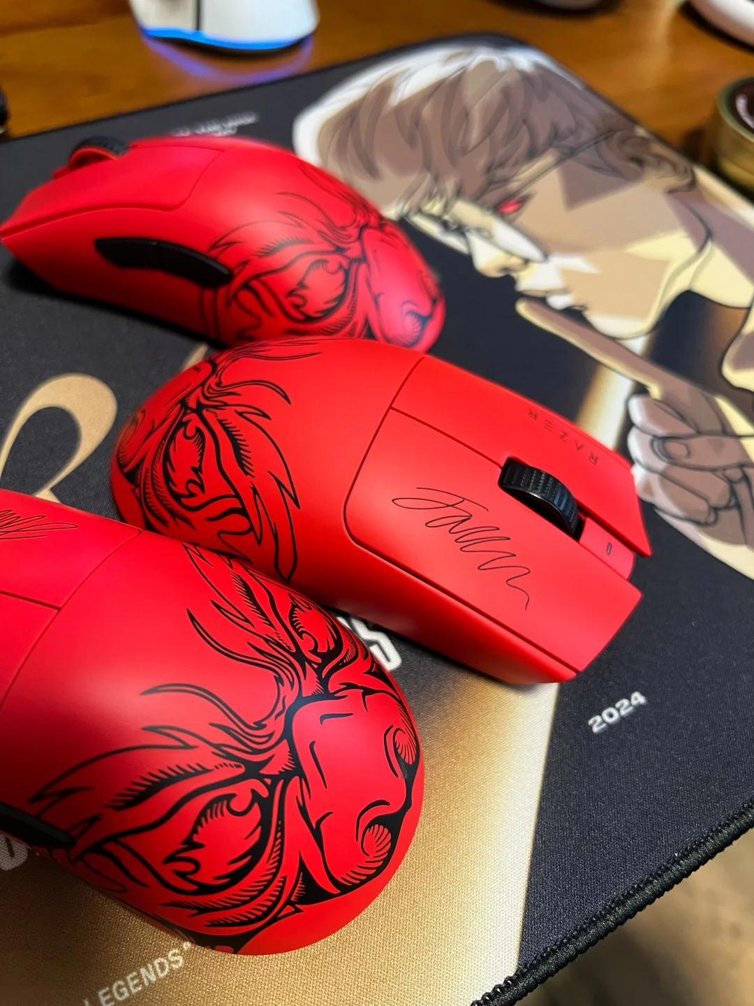 Faker这也太有面了！头像直接印在了包装盒上，来吧！感受一下“三魔同框”的画面