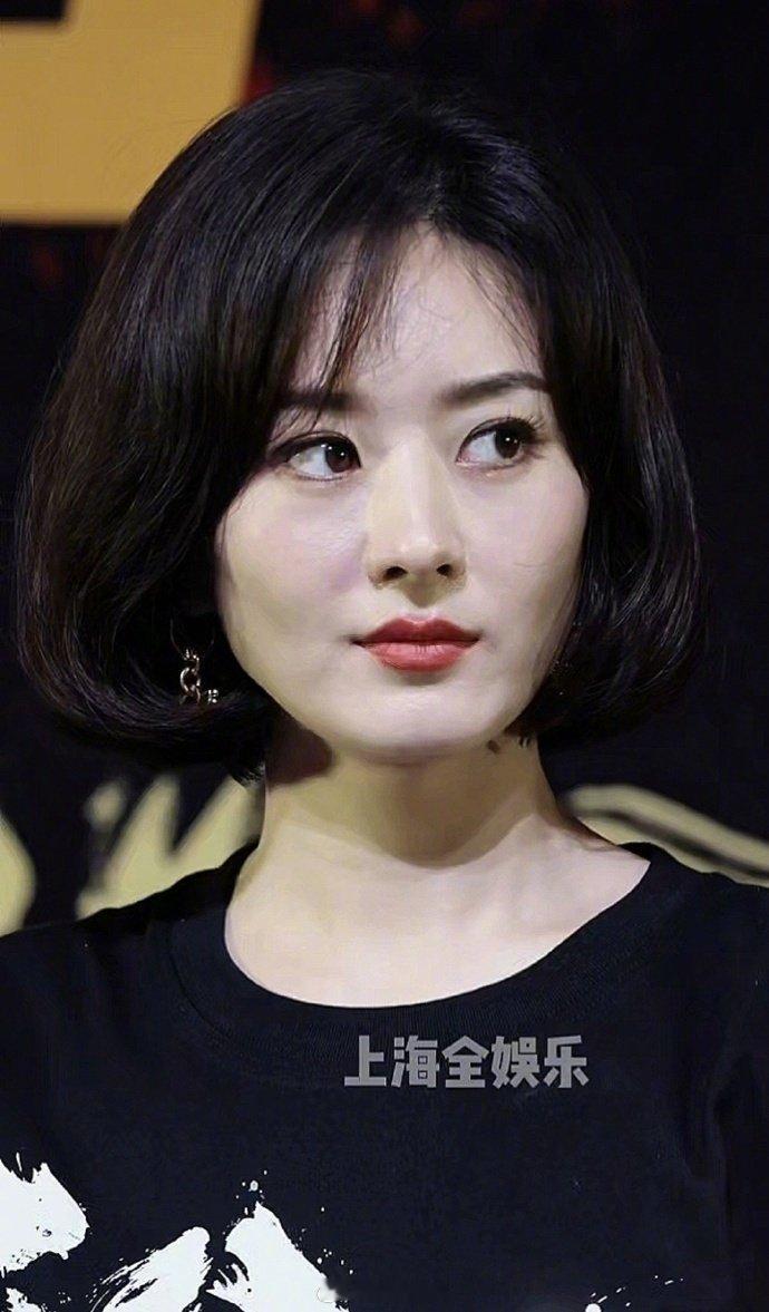 赵丽颖也没有躲过中年发腮的规律 ​