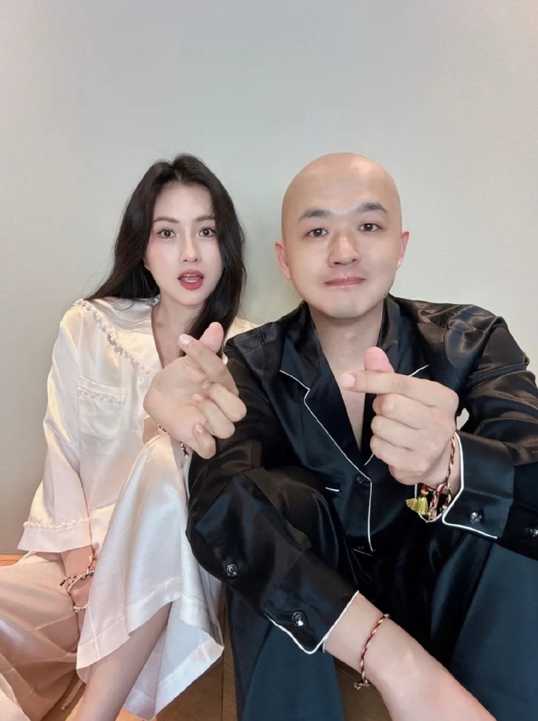 #包贝尔曾回复包文婧骂小三博文##包贝尔 包文婧# 

我觉得包文倩这么多年默默在背后苦心经营的婚姻，最怕的是被抛弃被离婚吧。她不会害怕包贝尔出轨，她害怕的是哪一天他出轨的是被当众被记者抓到，暴露在公众面前，这样会让她很没有面子，很尴尬 ​