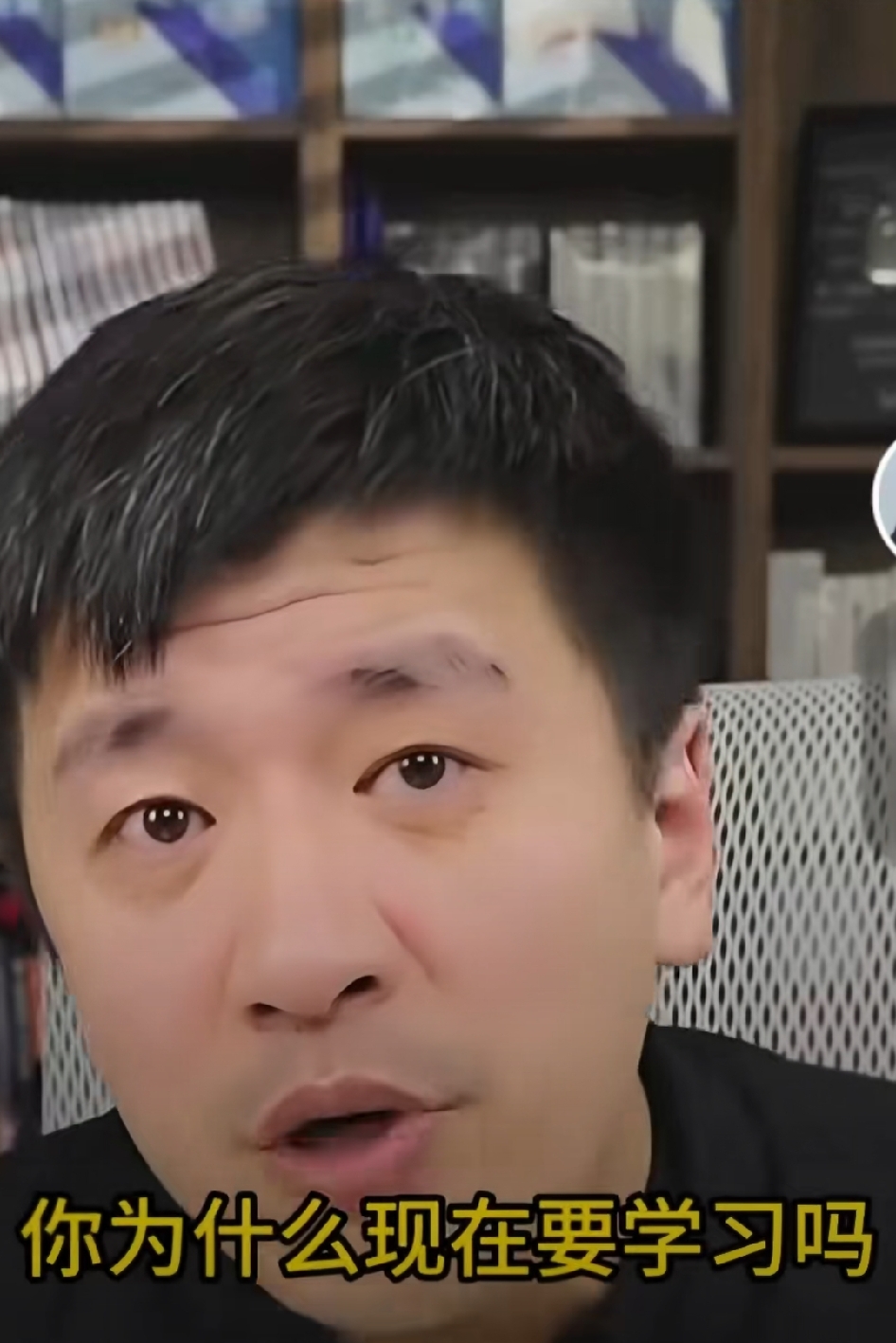 张雪峰的心梗，敬一丹的脑出血，吴京平的脑梗，
再次是提醒我们，无论是年轻人还是年龄大的人。
尽量生活的规律，饮食要清淡，
有病了要及时的吃药，及时的治疗。
心脑血管疾病不是开玩笑，预防和治疗的及时，都没有什么大事。
反之致死自残率都很高。