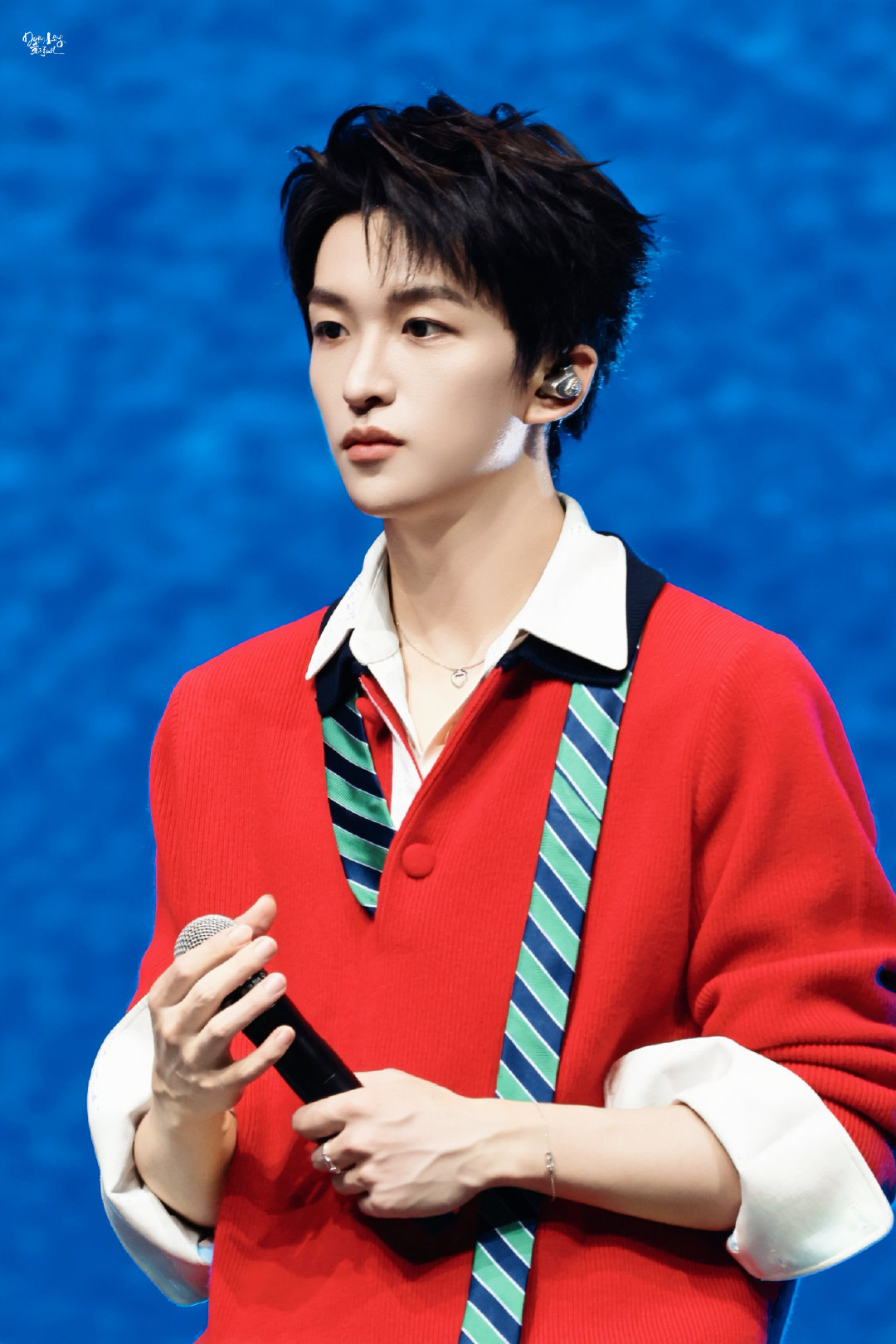 #黄子弘凡[超话]#  [ok] #黄子弘凡数到三# 

𝟐𝟔.𝟎𝟖.𝟐𝟐丨北京·数到三唱聊会

让心底的旋律🎼
定格进胶片的永恒🎞️

·#黄子弘凡# 
·#黄子弘凡电影首秀# 
·#黄子弘凡特别出演电影数到三# ​