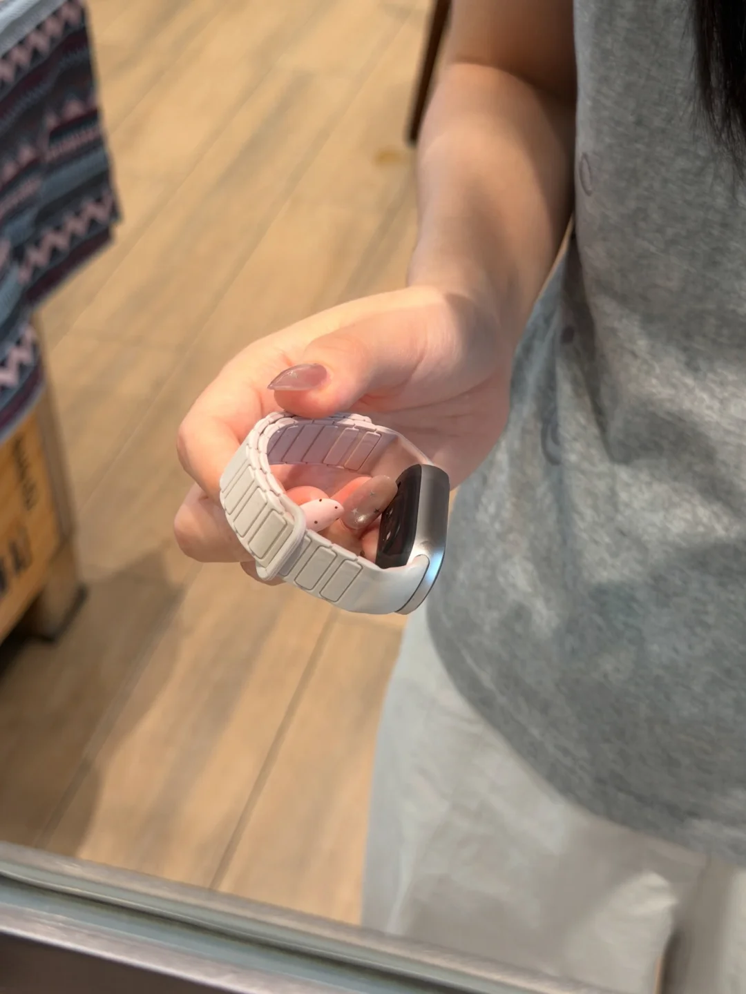 就是要简约百搭的款式呀！！小米手环帅帅绝