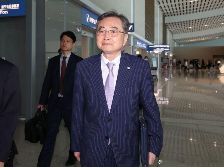 综合路透社、韩国MBC电视台报道，韩国外交部长官赵显9月17日表示，韩国政府尚未决定是否向霍尔木兹海峡派兵。
据报道，赵显在启程前往华盛顿前对记者作出上述表态。韩美外长会谈将于9月18日举行。韩国外交部表示，双方计划就韩美关系以及地区和全球性议题等广泛话题进行磋商。
韩国MBC电视台称，预计会 ​