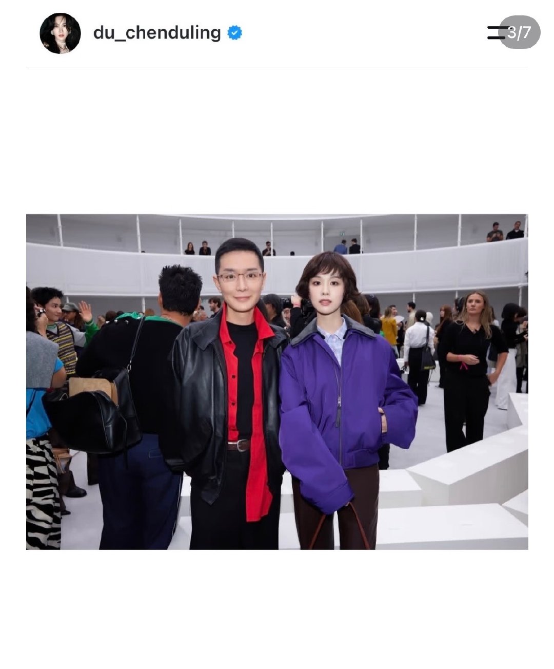 罗意威2027春夏大秀于巴黎时装周发布，王一博坐镇全场唯一绝对C位，与陈都灵、惠英红共同组成东方看秀阵容，秀场内外话题热度空前。  一、大秀基本信息- 发布时间与地点：北京时间2026年10月2日下午