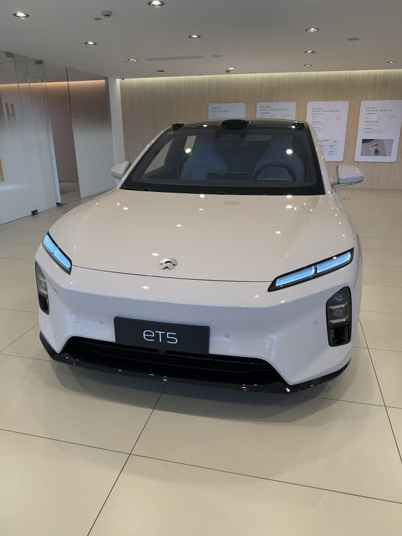 求被这台车一眼定：蔚来ET5