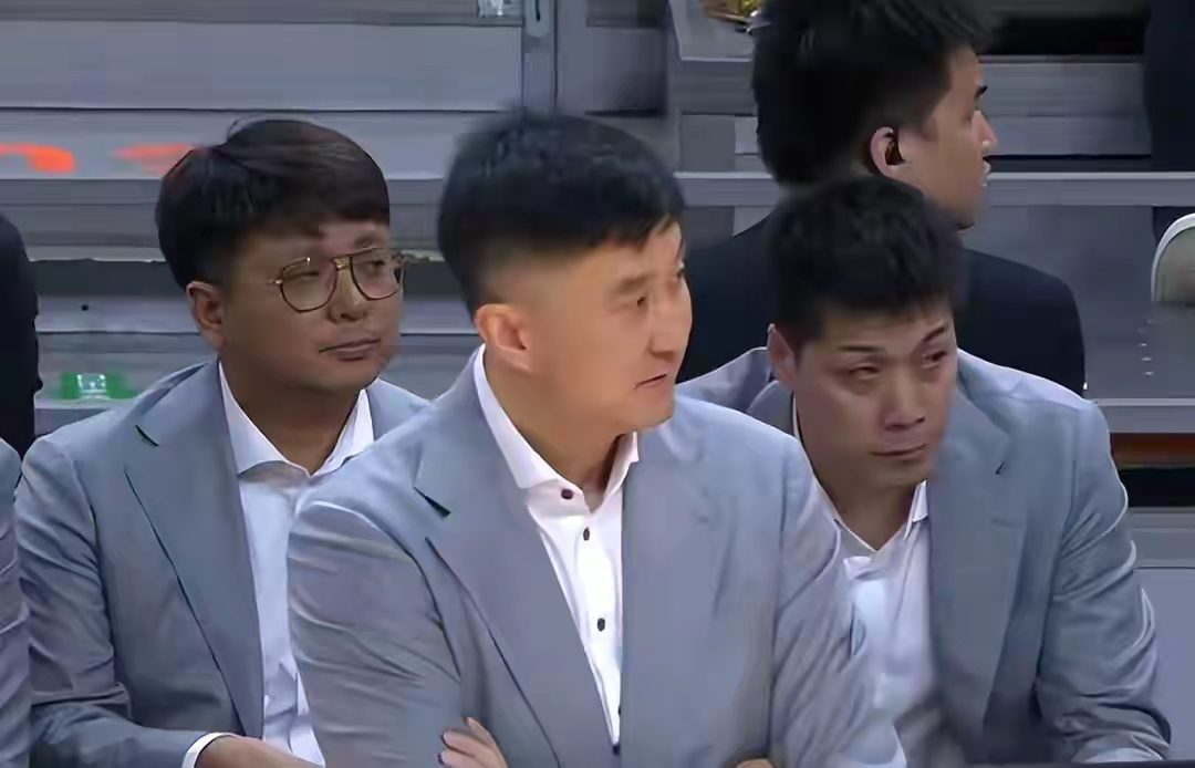 杨鸣和杜锋这两位教练在辞职这事上，差别可太大了。杨鸣那叫见好就收，赛季...