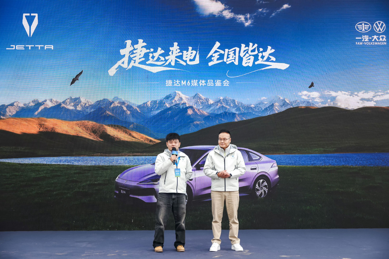 捷达首款新能源战略车型M6正式开启预售，顶配不到十万，你就能得到：
车身轴距2820mm，得房率91.3%；
15.6英寸2.5K超高清大屏，悦行智慧座舱2.0；
百公里电耗低至10.5kWh，CLTC续航至高555km………
顶配还有智能泊车和城市NOA ​