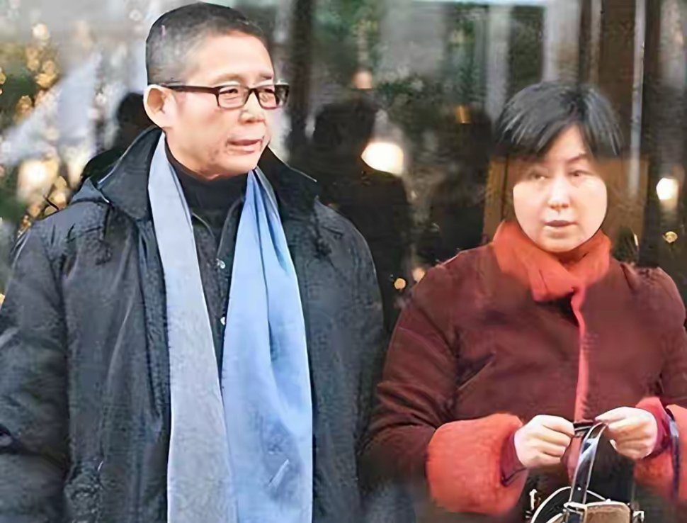 与何超琼同居14年，至今没领证没生娃没名分，地位早已超越陈百强 ​