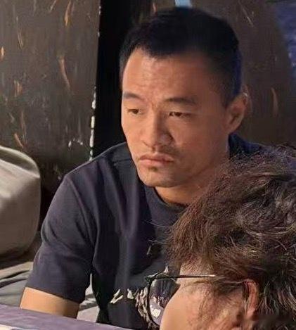 今晚在广州市越秀区参加一个心灵疗愈活动，探索自己9月份做了什么事情？10月份准备做什么事情？确实有挺多感触。说了我卖的Apple Vision Pro，说了我和我的家人。抽了挺多卡片，还选择了001卡片太空人探索宇宙，和我的Apple Vision Pro主题很像。抽到金色蝴蝶就想到本月16号发售的iPhone Duo折叠屏像蝴 ​