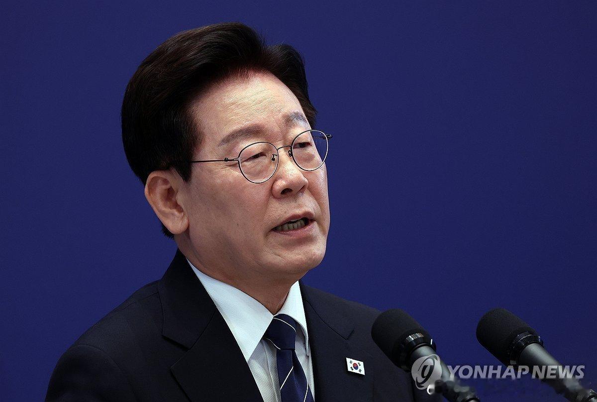 【李在明：以韩朝协议为指引推动朝美对话及半岛终战】#韩国时局##韩朝# 韩国总统李在明18日表示，《9月平壤共同宣言》及《九一九韩朝军事协议》是韩朝双方为建设一个无需动武的韩半岛共同思考后作出的宝贵约定，韩方将这一里程碑作为指引，推动韩半岛和平。 ​