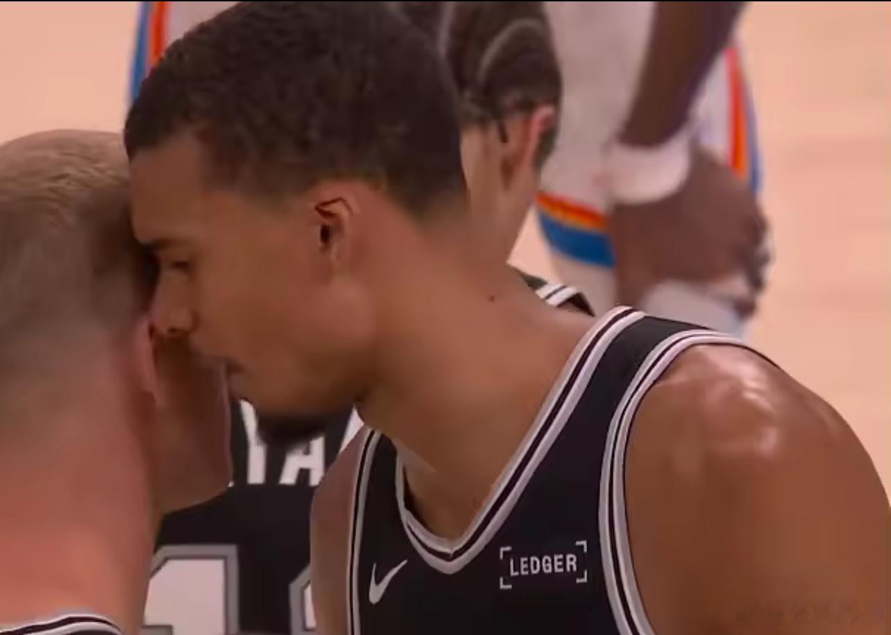 北京时间今日，在NBA季后赛西部决赛第六场比赛中，圣安东尼奥马刺队在主...
