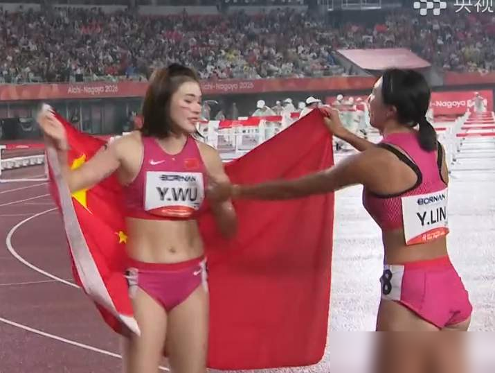 13秒12，吴艳妮只拿了个铜牌，赛后却哭着给自己打100分。
日本那个福部真子，12秒74，把金牌拽走了。亚军也是日本的，中岛瞳，12秒78。咱另一个姑娘林雨薇，第七。
一年前她放话：亚洲只要我不失误，就是第一。现在看，话是满了点。但翻开成绩单，冠亚军俩日本选手，都整整大她两岁。
吴艳妮今年才