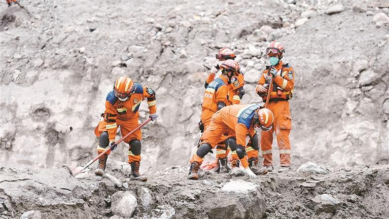截至目前，累计投入救援力量2300余人、搜救车辆400余台次、搜救设备8000余台（套）、无人机飞行800余架次、空投物资装备5.43吨；累计投入336人次，搜救面积累计达159.1万平方米。截至9月2日12时，累计发现遇难人员21人、遗物847件，目前，仍有541人失联，累计接到家属来电876人次，涉及失联人员253人。 ​