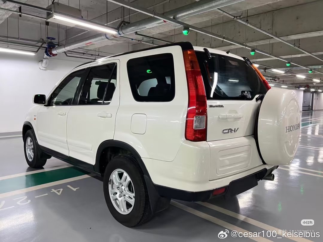 这辆开过的本田CR-V，2.0的排量，全车原版原漆，精品车况还不错，底盘扎实，开起来就是舒服了，果然这台SUV都是满满情怀 ​