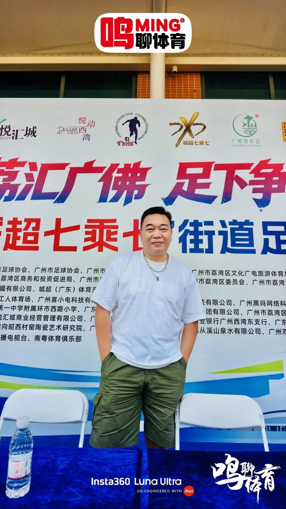 谈U23亚运男足：别加老将了，放开手脚让年轻人冲，四强可期鸣：马上就是亚运会了，这次U23国足是年初U23亚洲杯亚军的班底，加上张玉宁、吴曦、朱辰杰三名超龄球员出征名古屋。您怎么展望这支球队的表现？袁：说实话，这支U23我本身期待值就很高。看过他们的表现，真的很有凝聚力，安东尼奥带领的球队已经形成了一套成熟的体系。但我个人而言，真的不建议加那几个老队员。张玉宁、吴曦，年龄确实都不小了，你干脆当机立断——该是这批年轻球员的舞台，就让他们去拼，为什么还要加几个老队员进去呢？中国足球始终要跳出一个思维误区：总以为有老队员就一定好。现在这批U23梯队本身已经有足够成熟的体系，你放开手脚让他们去踢、去冲，反而可能会有更好的成绩出现。鸣：如果放开手脚让这批年轻人去踢，您预测他们能走到哪一步？袁：我这段时间也在直播U23亚洲杯的赛事，各个国家和地区的水平其实都不错。所以我预计，四强是比较合理的目标，寄望他们能打进四强。#鸣聊体育