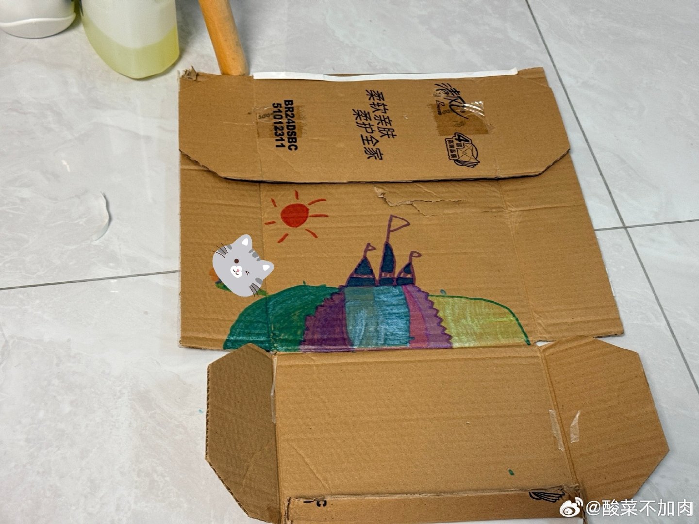 娃看完小猪佩奇后，说要画一个佩奇的房子，这画纸选的也太随便了[笑cry]

#金鸡奖影帝影后预测#金鸡奖影帝影后角逐看点满满。影帝梁家辉是大热门，新生代演员实力不容小觑；影后战况胶着，张子枫、李思潼、宋佳各有亮点，静待最终结果揭晓✨ #冒个泡# ​