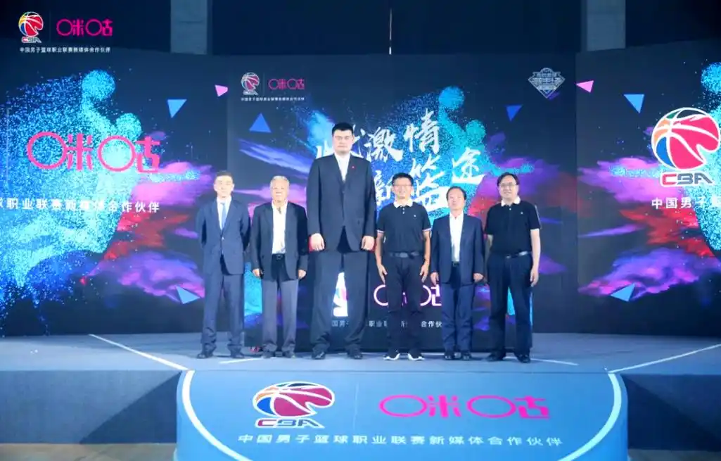 自断后路，CBA正走进了死胡同！ 
根据了解，CBA公司与咪咕再一次合作，达成三年的合约。有媒体人表示，在未来，CBA比赛，将会进入全面观看收费模式！
 
CBA公司与咪咕达成未来三个赛季数字媒体版权合作，咪咕成为CBA联赛官方数字媒体战略合作伙伴，从2026-2027赛季开始，咪咕将直播CBA联赛