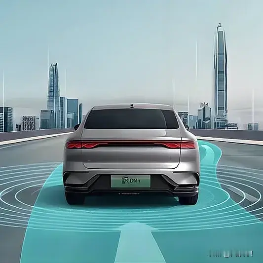 好多展台都搞了沉浸式试驾模拟舱，戴上眼镜就能体验山路、高速的驾驶感...