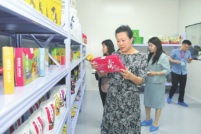 【山西大同：一花带百业 业兴富一方】 云中七月，金针遍野；桑干河畔，丰...