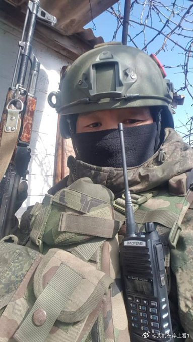 这位亚洲面孔的人也不知道他来自哪里，反正死在了乌克兰。

他是被乌克兰无人机炸死的。 ​