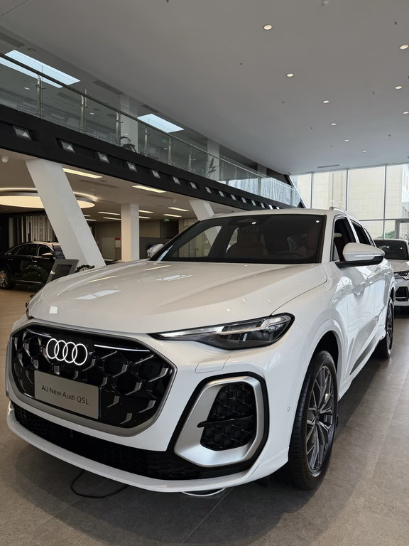 是谁还没拥有红内奥迪Q5L？🚘