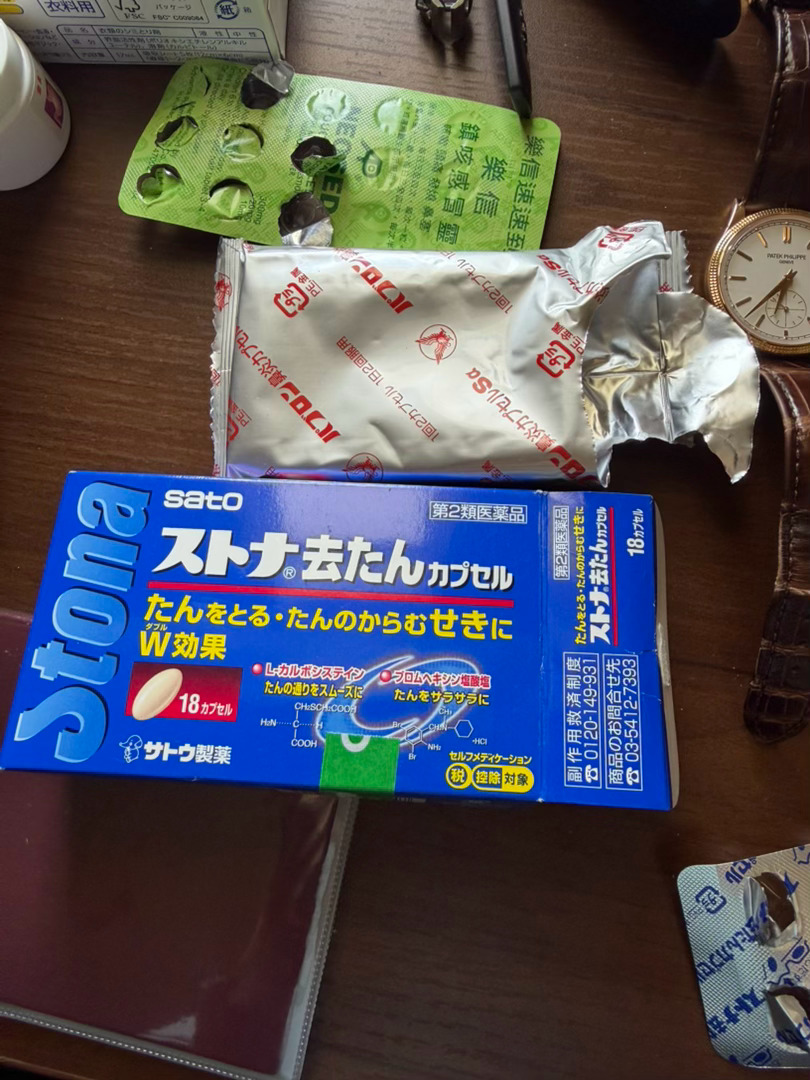 日本需要垃圾分类，他这边比较复杂，要分为几个不同类型的垃圾。

而且丢垃圾的时间也是有讲究的，只有在固定的日子可以丢垃圾。

很多人不以为然，说明没吃到过教训。

一般我会穿白色的上衣，因为这个叙事是。
白色是合规的，守规矩的，不惹事的，光明的。

一身黑，这啥意思，反社会吗？系统会盯上 ​