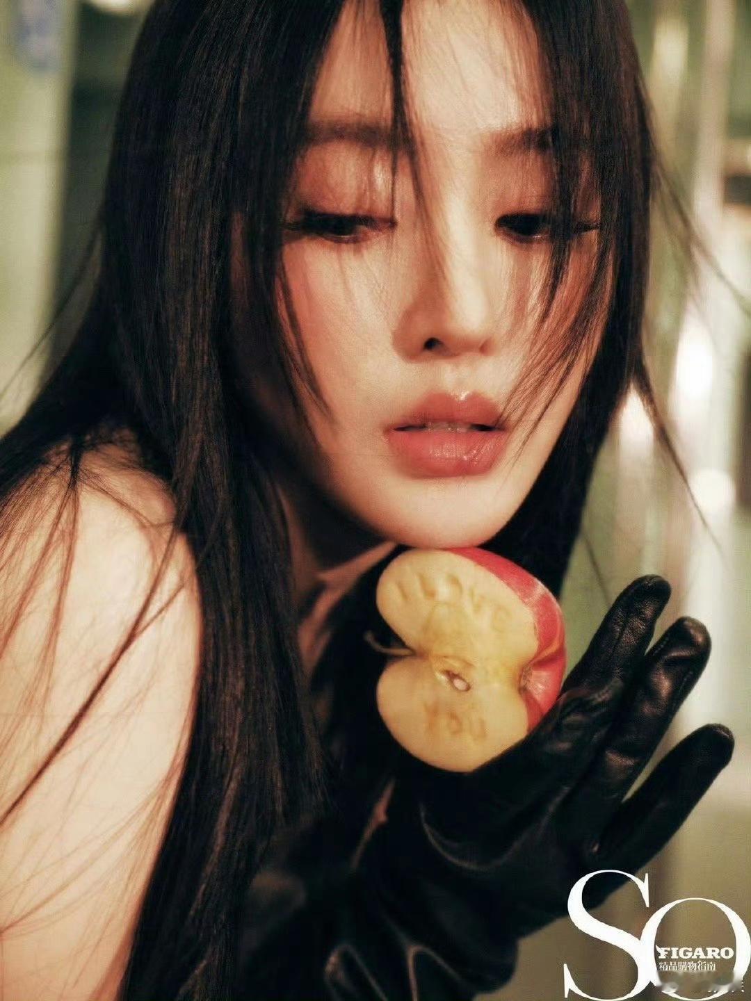 张天爱这组图好漂亮啊，好有氛围感！  美女果然经得住这种模模糊糊的拍摄...