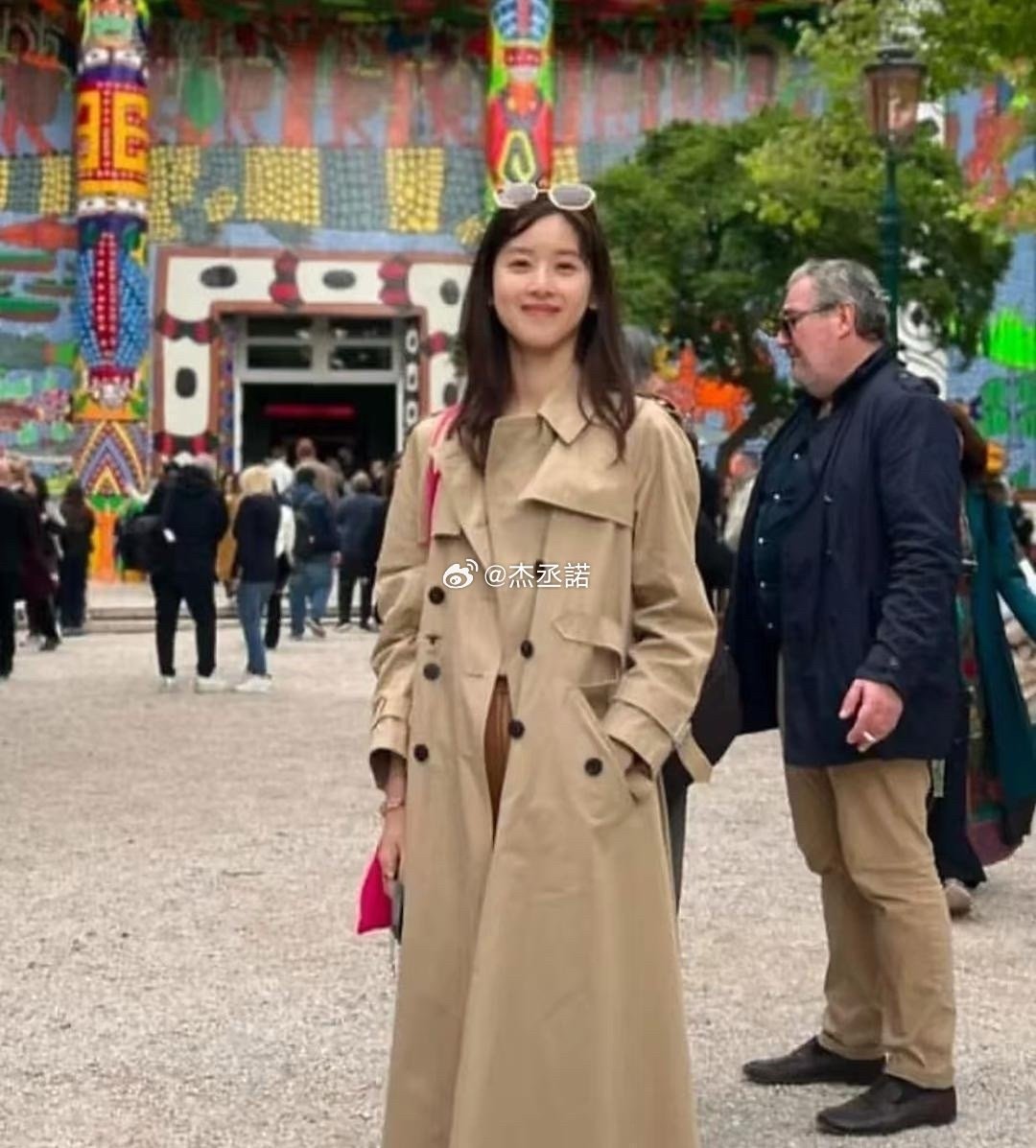 章泽天是真厉害，生了三个孩子，身材跟气质硬是一点没掉线，气色堪比18岁大学生，真让人羡慕！ ​