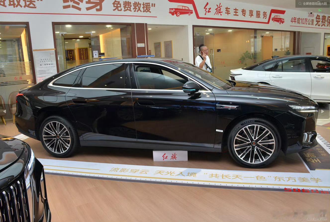 新车定位为一款中大型车，采用红旗新能源家族外观设计，长宽高为5060mm/1910mm/1480mm，轴距2970mm。车内采用环抱式座舱布局，配备30英寸HUD、8.88英寸全液晶仪表与15.6英寸2.5K悬浮式中控屏，车机搭载8295P旗舰级芯片，首发搭载灵犀座舱5.0系统与灵犀AI大模型。

全系搭载1.5T插电混动系统，提供两驱 ​