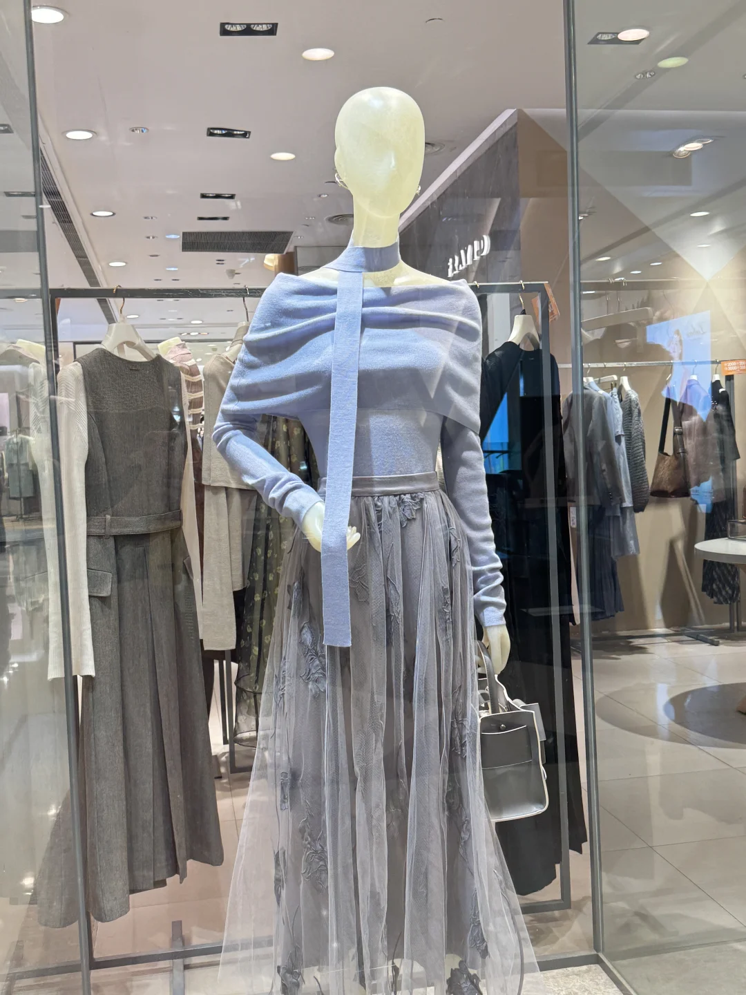 逛街一眼望去这不是许妍主播的衣服吗？