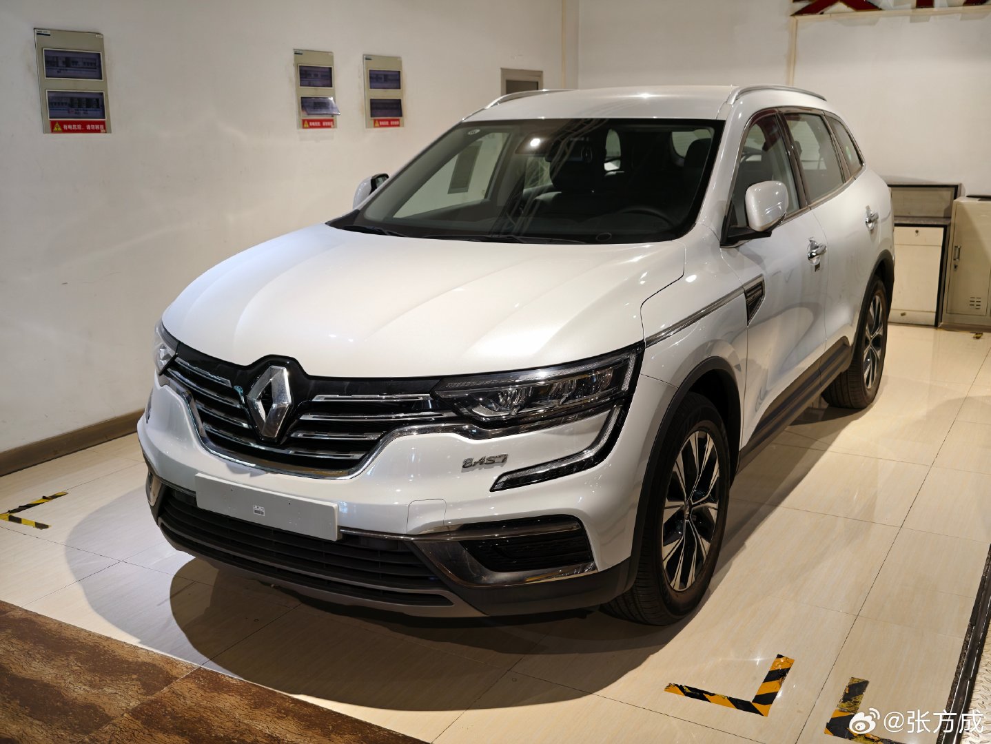 这是啥
韩版雷诺进口车[二哈]
2.0汽油仅售9.98万
#每天一台进口车[超话]#  ​