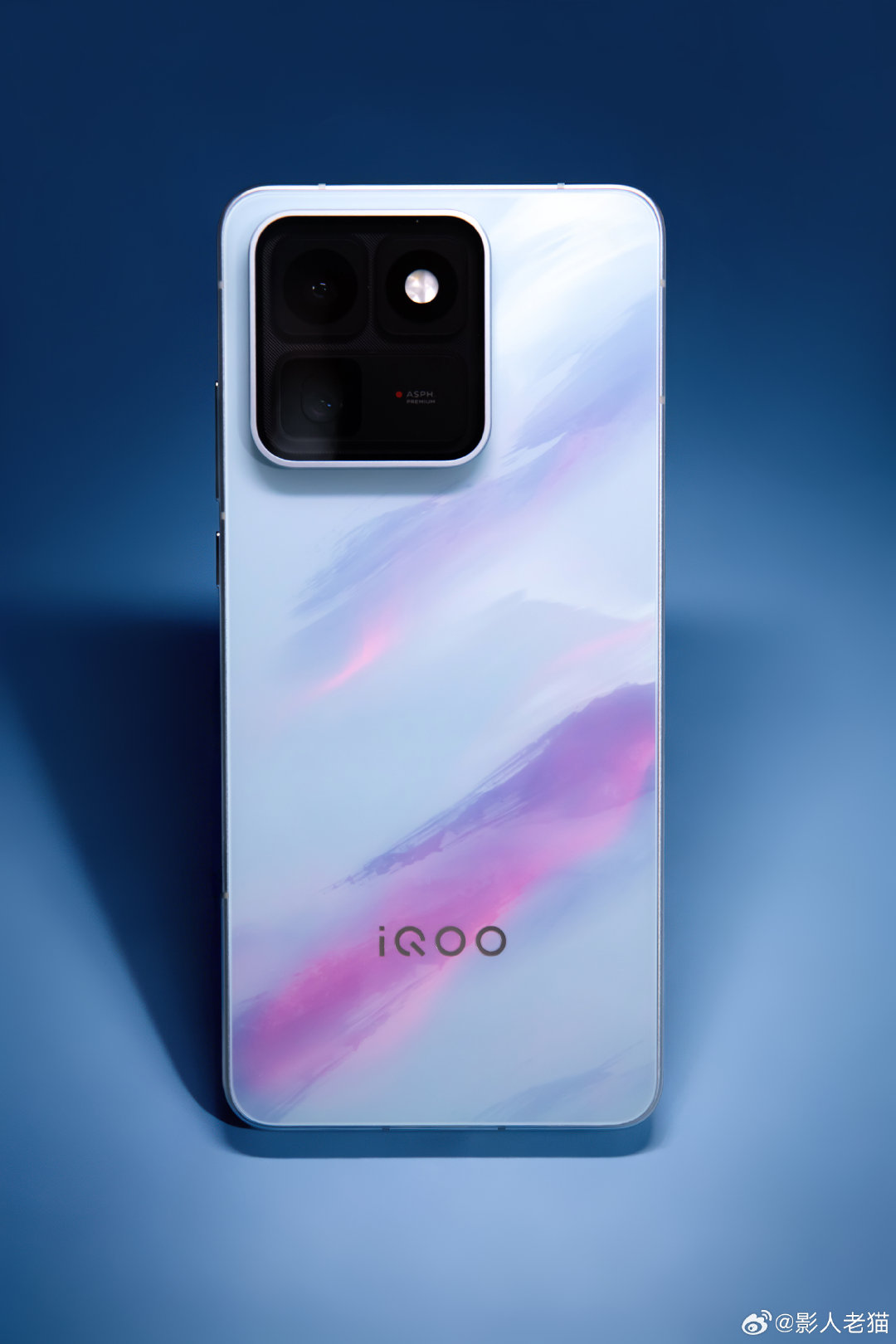 最近都在用iQOO 15T打游戏，有个功能我觉得算是越用越好用的——直驱供电。充电时电流直接给主板供电，电池不参与，边充边玩机身几乎不发热，电池健康度也掉得慢。所以爱打游戏的话，一定多瞅瞅有没有直驱供电，体验真的天差地别✅ ​