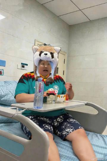 俺也要挂儿科，感冒持续中，鼻涕纸揉成小团，像极了包的馄炖。哈哈哈哈，继...